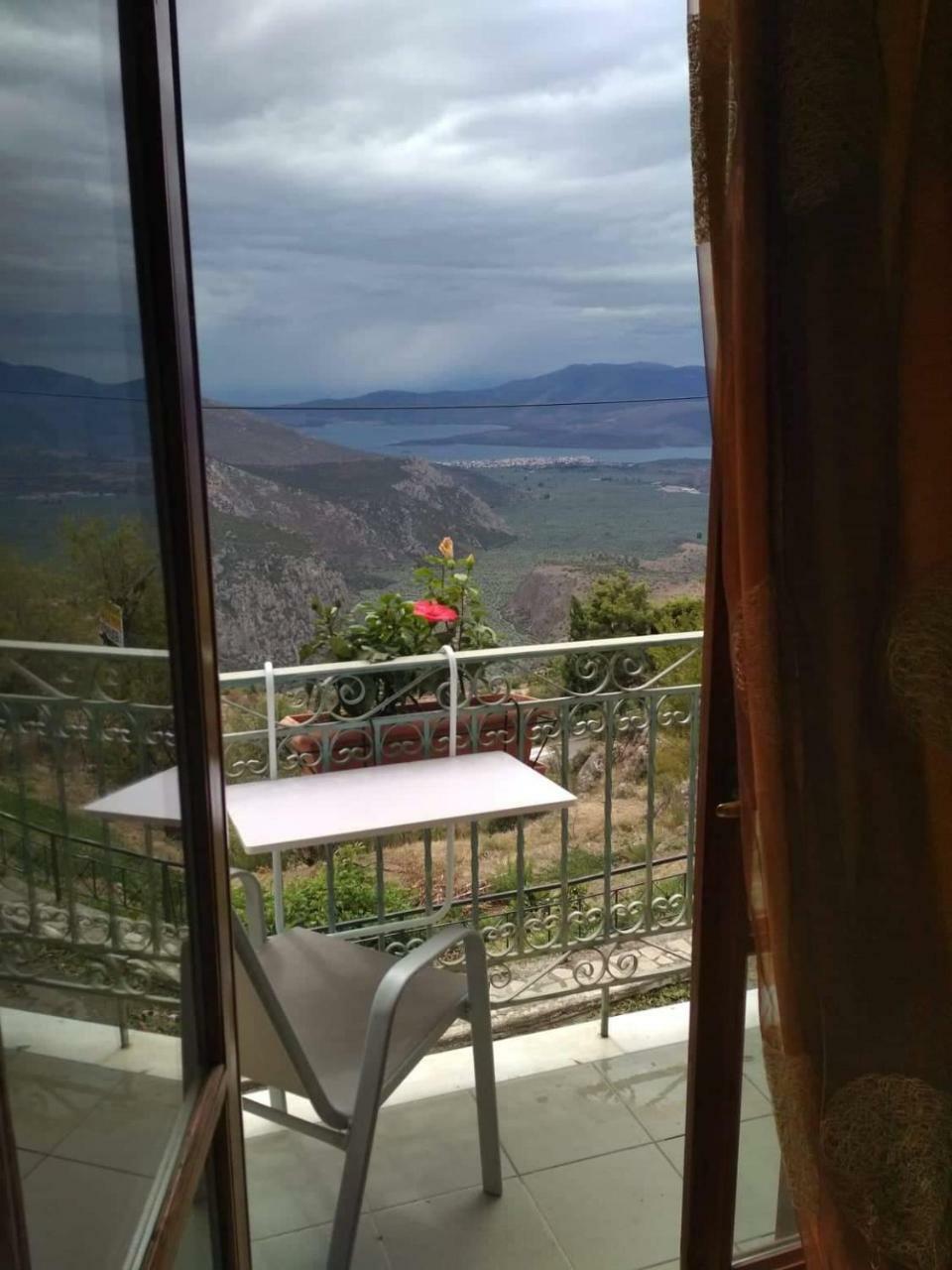 Sun View Guesthouse Дельфы Экстерьер фото